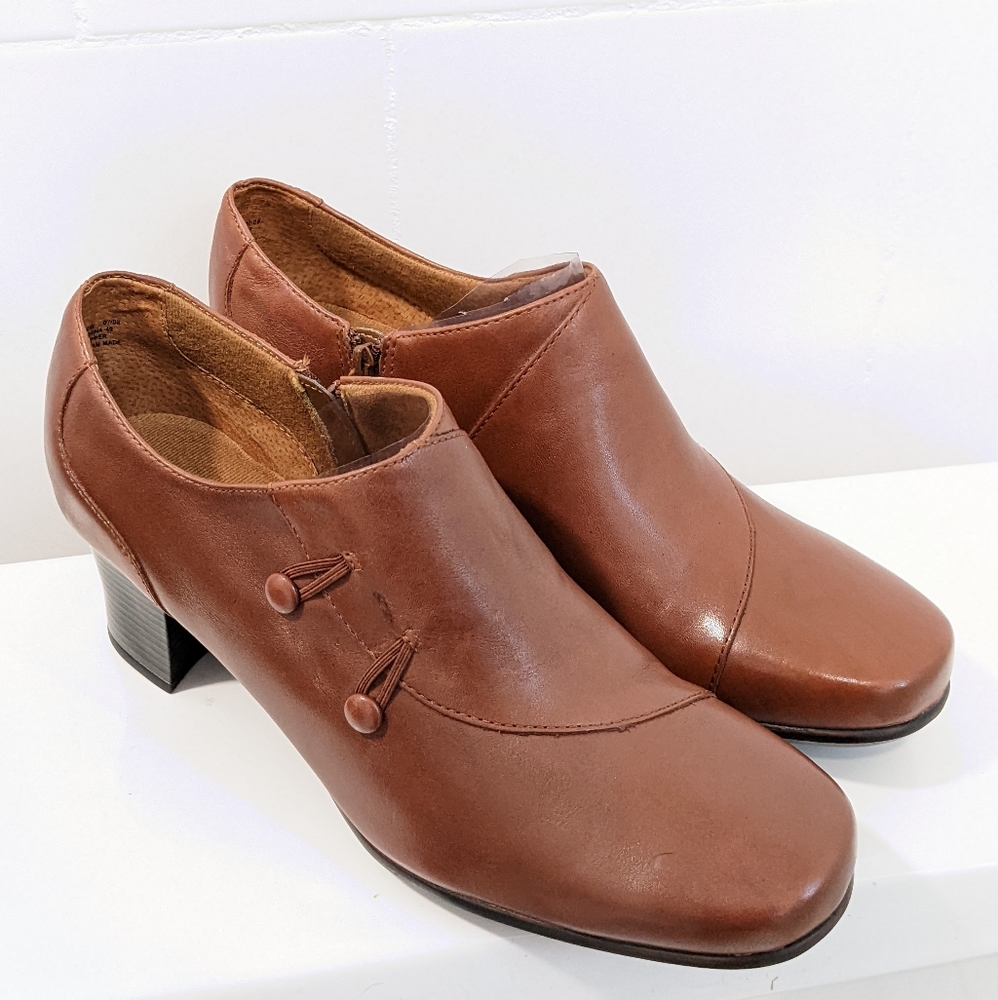 NWOT leather shoes by Clarks - Picture 15 of 16